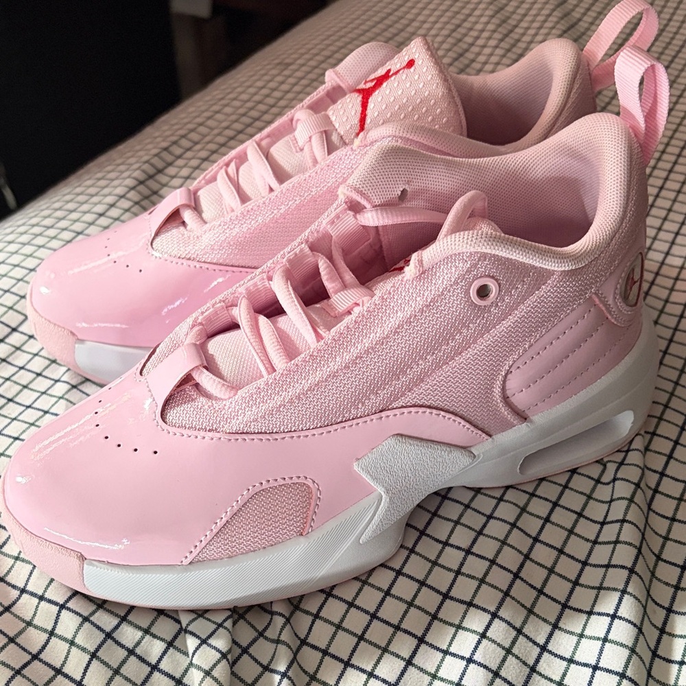 Jordan Max Aura 6 (GS) in the Pink Foam/Fire Red colorway.